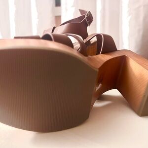 Womens chunky wood and leather sandal